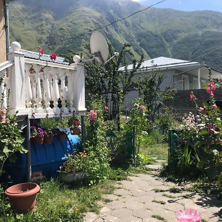 Nino'S Guest House Kazbegi Esterno foto