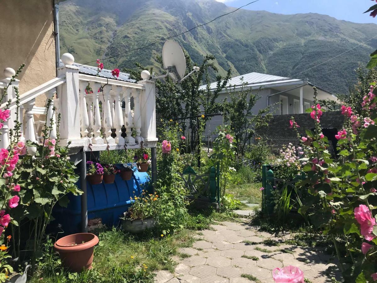 Nino'S Guest House Kazbegi Esterno foto